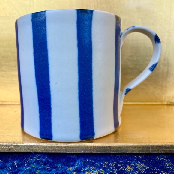 Handmade Mug, signed Sue Binns. Blue and White - Picture 11 of 11